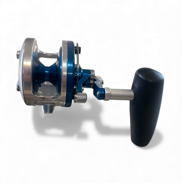 Avet HXJ 5/2 Raptor MC Cast Silver/Blue BLEM